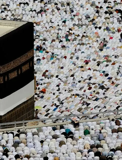 Tens of thousands of muslim pilgrims pray inside the grand mosque during the annual hajj in mecca saudi arabia 13zpruv 480x629 Tens of thousands of muslim pilgrims pray inside the grand mosque during the annual hajj in mecca saudi arabia