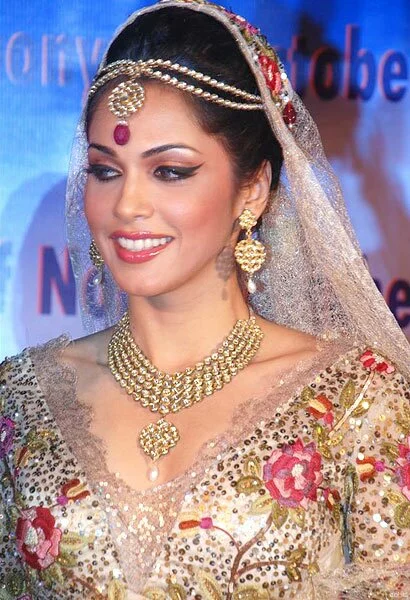 Jewelry and dresses collection for this marriage seasion 2011 178648xcitefun isha koppikar wedding Jewelry and dresses collection for this marriage seasion 2011