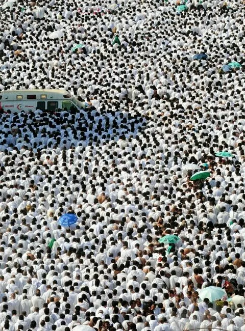 2hpisxy 480x650 An ambulance is parked among thousands of muslim pilgrims praying near the namira mosque at mount arafat