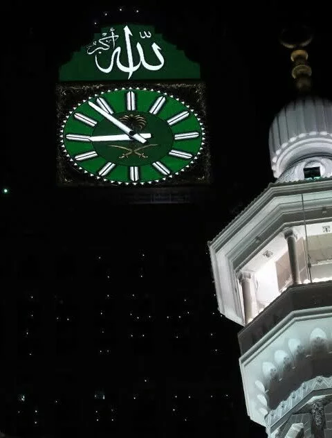 The massive new clock atop the newly completed abraj al bait towers 2qd7gx5 480x632 The massive new clock atop the newly completed abraj al bait towers