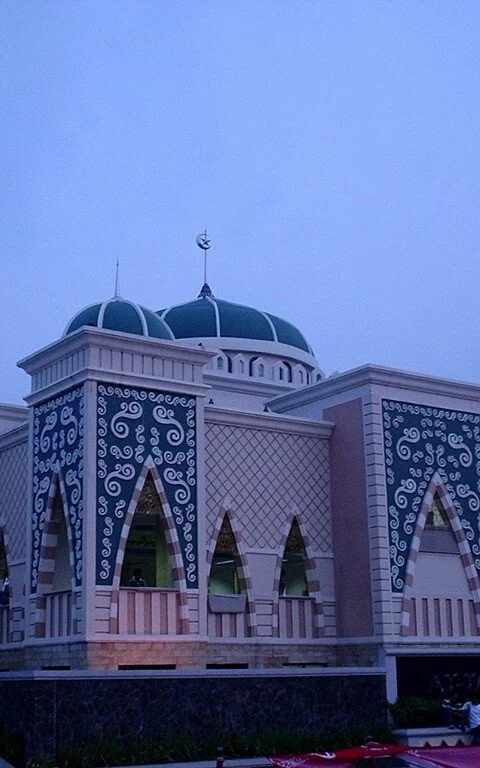 35 Famous Islamic Places Aroud the World At Taubah Mosque in Jakarta Indonesia 480x768 35 Famous Islamic Places Aroud the World