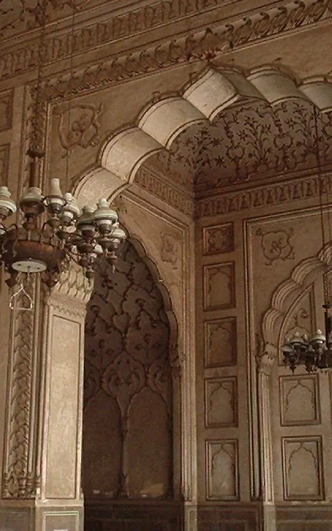 35 Famous Islamic Places Aroud the World Badshahi Mosque in Lahore Pakistan interior 480x768 35 Famous Islamic Places Aroud the World