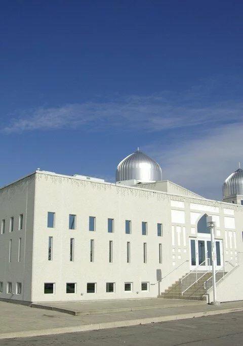 35 Famous Islamic Places Aroud the World Baitul Islam Mosque in Canada 480x685 35 Famous Islamic Places Aroud the World