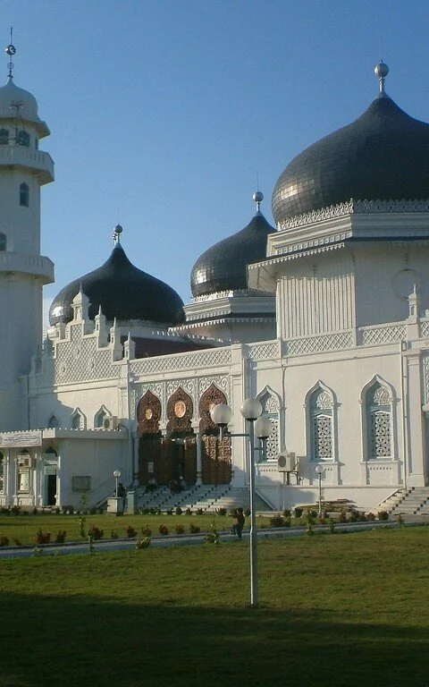 35 Famous Islamic Places Aroud the World Banda Aceh Main Mosque in Indonesia 480x768 35 Famous Islamic Places Aroud the World