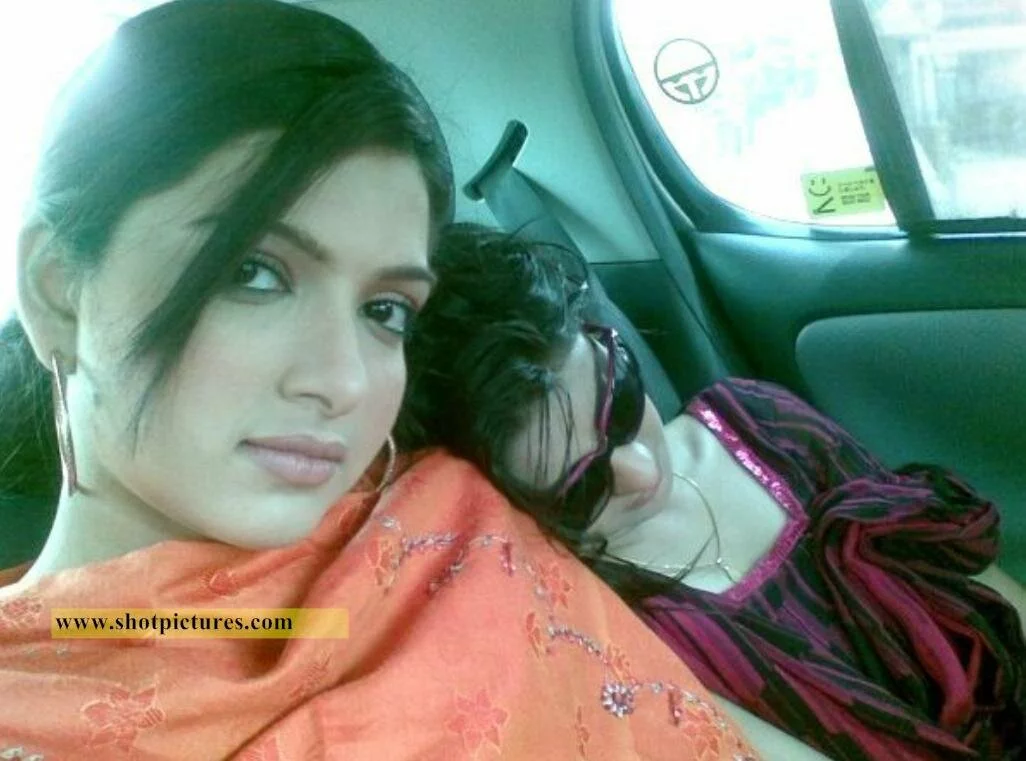 Hot-Pakistani-Girl-in-the-car.jpg
