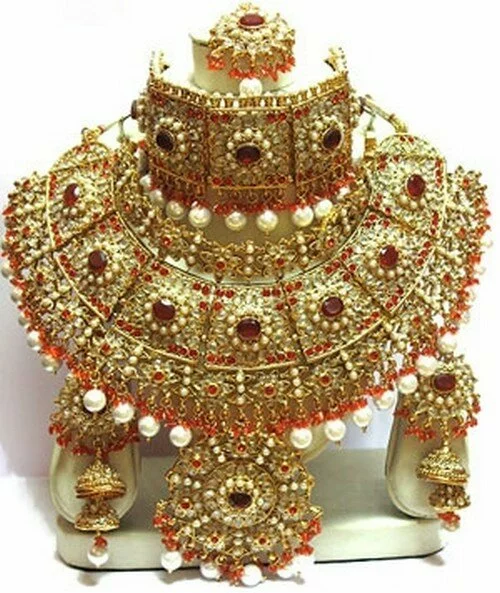 Jewelry and dresses collection for this marriage seasion 2011 Indian Bridal Jewelry 6 Jewelry and dresses collection for this marriage seasion 2011