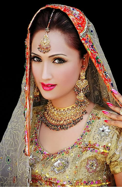 Around The World Muslim Weddings, Dresses And Makeup Pakistnai Bridal Dress and Makeup Around The World Muslim Weddings, Dresses And Makeup