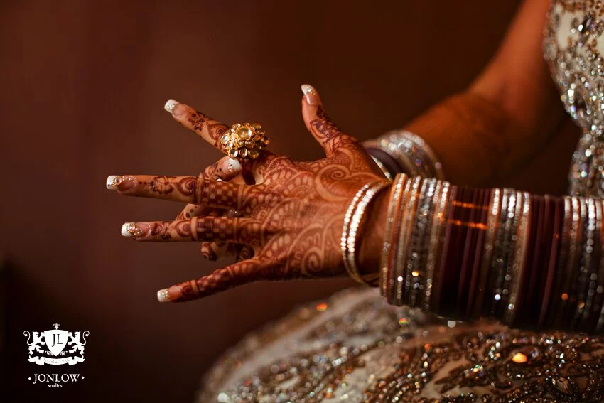 Beautiful wedding bangles, bridal wear photo gallery A very lovely bangles in bridal hands and bridal mehndi Beautiful wedding bangles, bridal wear photo gallery