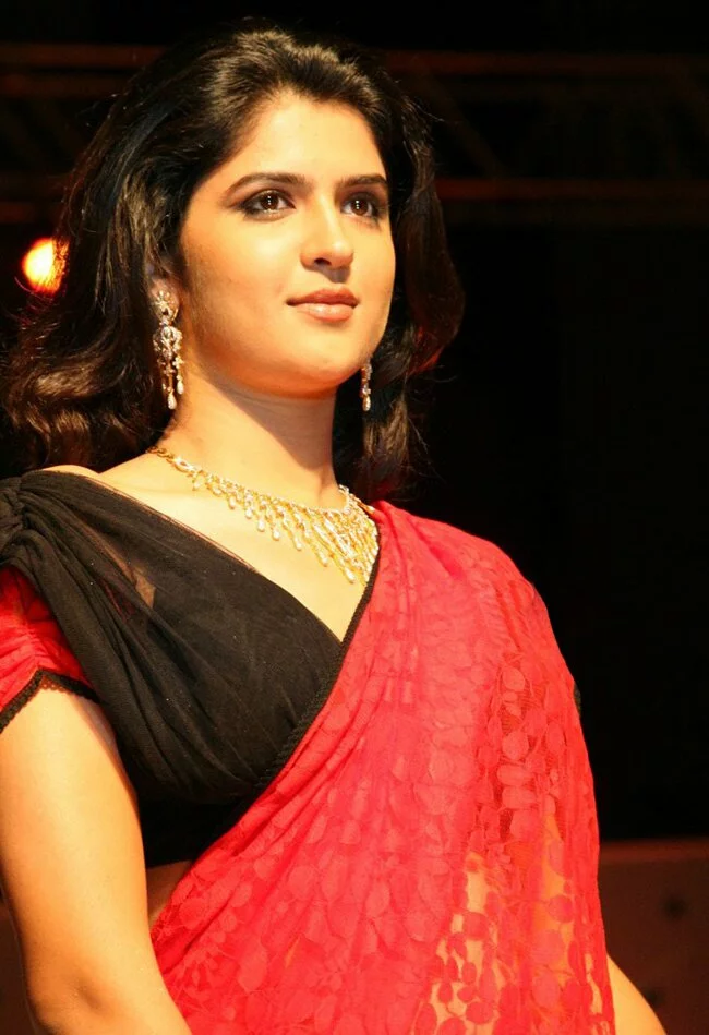 Indian Fashion Top Clothing Brands & Designers Deeksha Seth Ramp At Vaishnavi Jewellers Fashion Show 1 Indian Fashion Top Clothing Brands & Designers