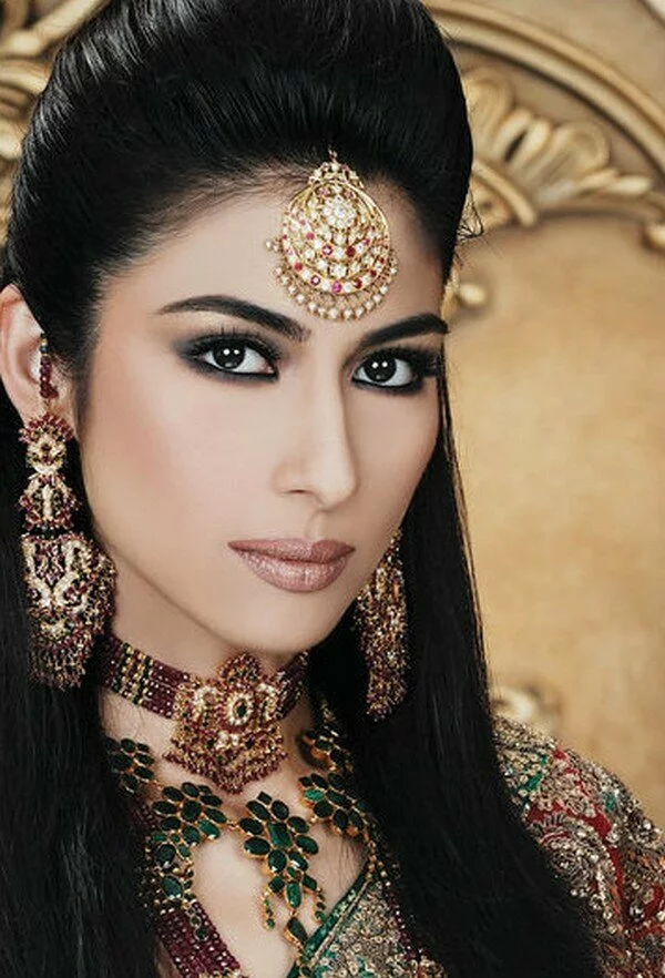 Indian bridal wear and makeup tips 2011 Indian Bridal Makeup Tips with jewely 13 2011 Indian bridal wear and makeup tips 2011
