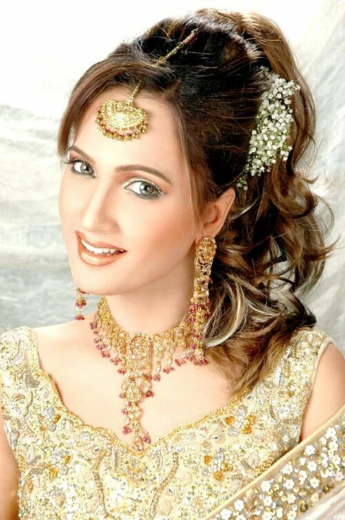 Indian bridal wear and makeup tips 2011 Latest Indian Bridal makeup with Jewelry 15 2011 Indian bridal wear and makeup tips 2011