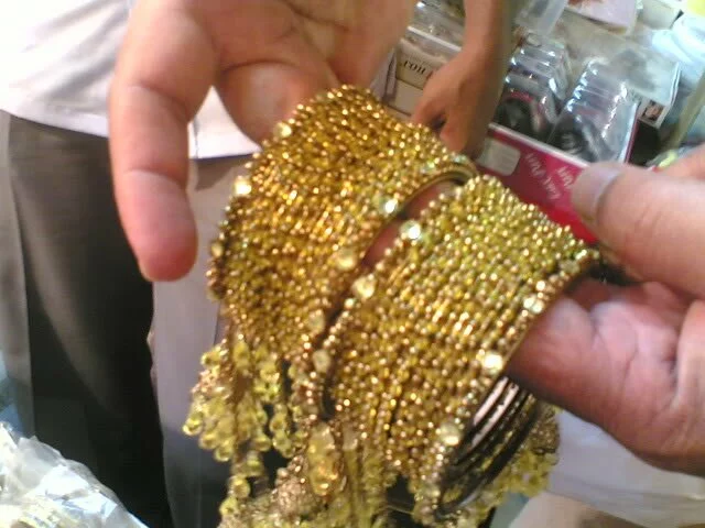 Beautiful wedding bangles, bridal wear photo gallery Latest gold wedding bangles Beautiful wedding bangles, bridal wear photo gallery