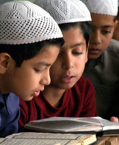 MUSLIM BOYS readding holy quran