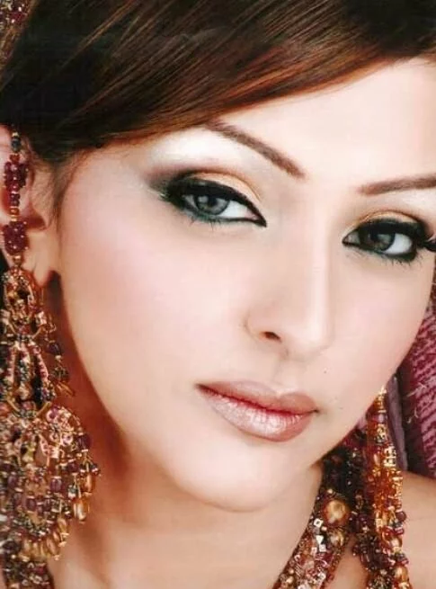 Indian bridal wear and makeup tips 2011 indian bridal makeup ideas Indian bridal wear and makeup tips 2011