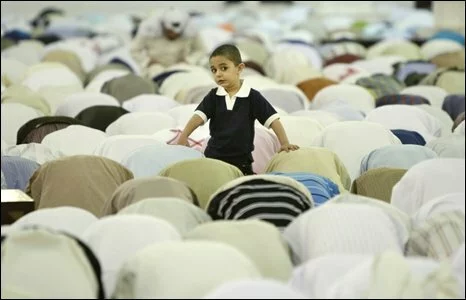 The festival begins when the first sight of the new moon is seen in the sky. Special services are held outdoors and in mosques 4 Albanian Muslims