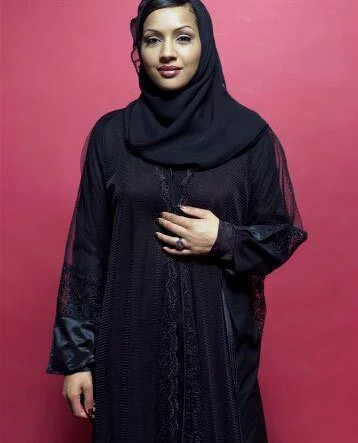 Young-woman-wearing-abaya-and-hijab,-portrait,-close-up