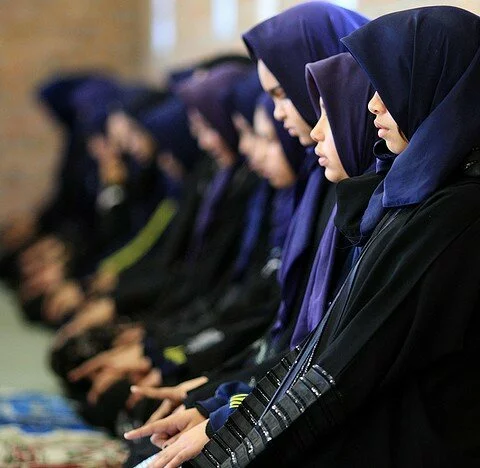 Benefits of Salaat (Prayers) for Health and Beauty women offereing salat 480x468 Benefits of Salaat (Prayers) for Health and Beauty