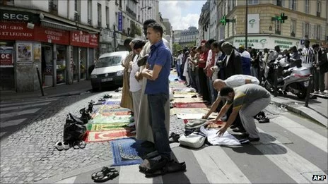 Paris ban on Muslim street prayers comes into effect street prayer Paris ban on Muslim street prayers comes into effect