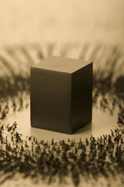 0012 kaaba magnet 400x600 Kaaba magnet art by Saudi artist Ahmad Mater