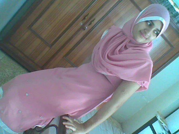 Indian Muslim girl in beautiful pink dress Indian Muslim girl in beautiful pink dress 600x450 Indian Muslim girl in beautiful pink dress