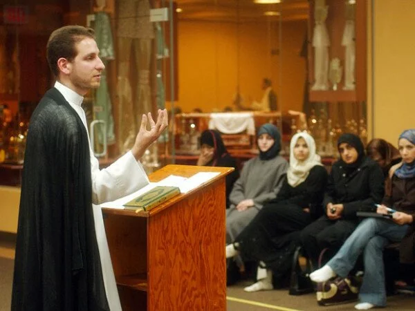 Young muslims listen Usama Al Atar speach at a youth sessions Young muslims listen Usama Al Atar speach at a youth sessions 600x450 Young muslims listen Usama Al Atar speach at a youth sessions