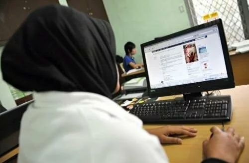A Muslim’s Guide to Facebook Arguments (and online ridiculousness in general) Muslim Guide to Facebook A Muslim’s Guide to Facebook Arguments (and online ridiculousness in general)