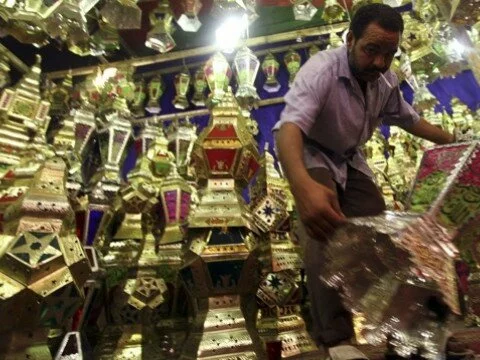 A vendor cleans Ramadan lanterns 480x360 The world prepares for Ramadan 2012
