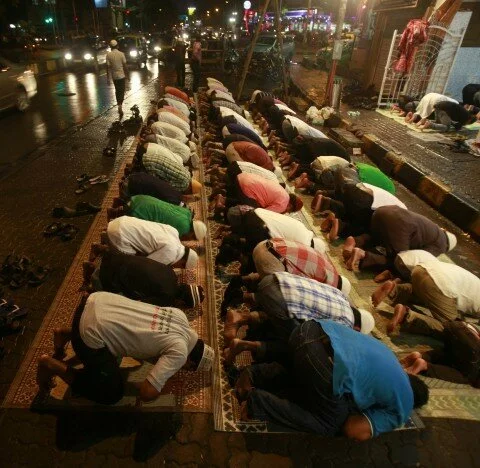 What is the Concept of Ramadhan in Religions Other Than Islam ramadan praying 480x468 What is the Concept of Ramadhan in Religions Other Than Islam