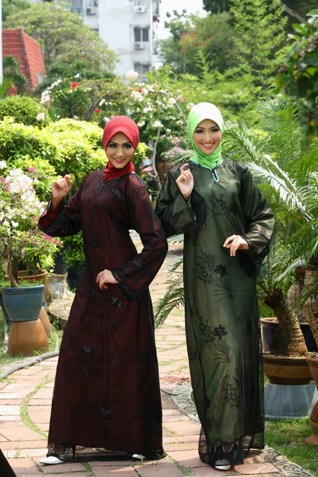Latest and Best Arabic Abaya Collections 2013 abaya designs 2013 4 Latest and Best Arabic Abaya Collections 2013