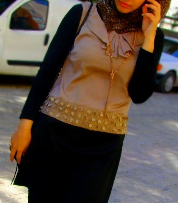 Muslimah in Dark Brown Patterned Hijab muslimah dark navy blue dress Muslimah in Dark Brown Patterned Hijab